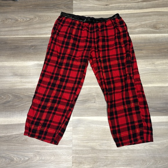 Victoria's Secret Red and Black Plaid Capri PJ pants size large - Picture 1 of 8